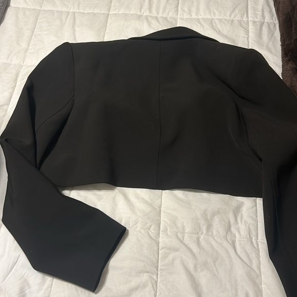 Because Of Alice Women's Cropped Blazer - Picture 5 of 7